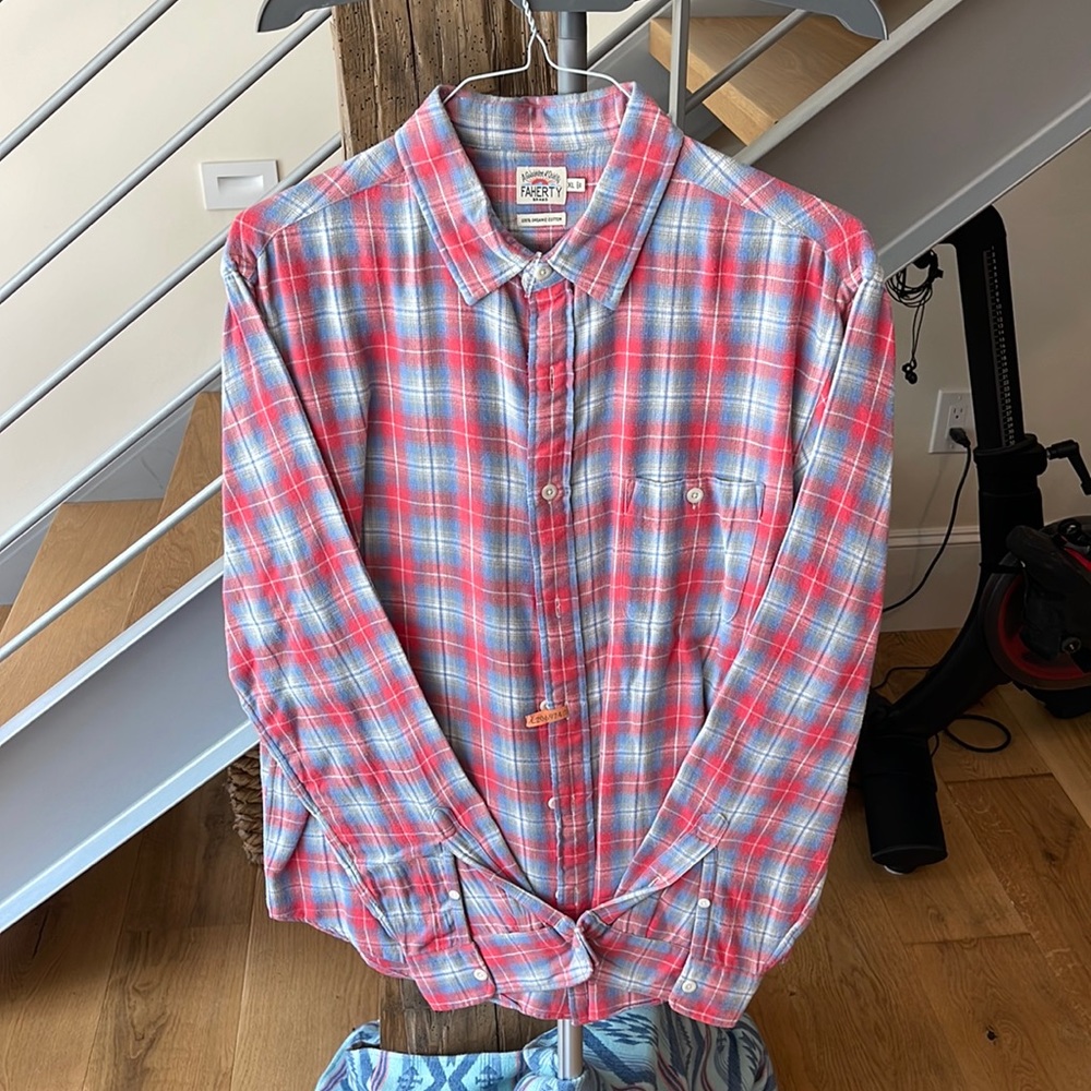Faherty Button Down Shirt. 100% Organic Cotton. XL. Red / White / Blue.